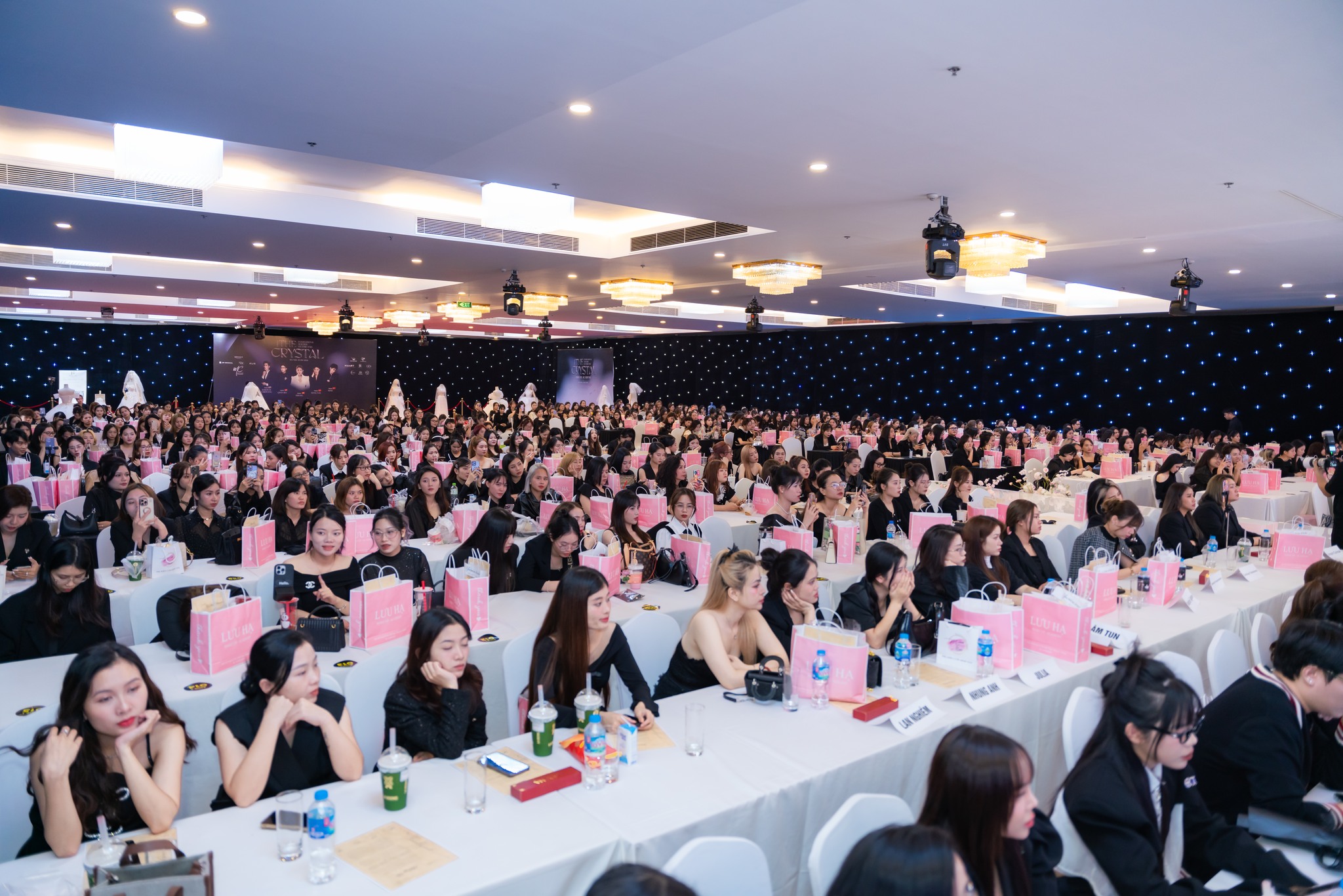 Đặt tiệc sớm giúp doanh nghiệp lựa chọn được sảnh tiệc phù hợp