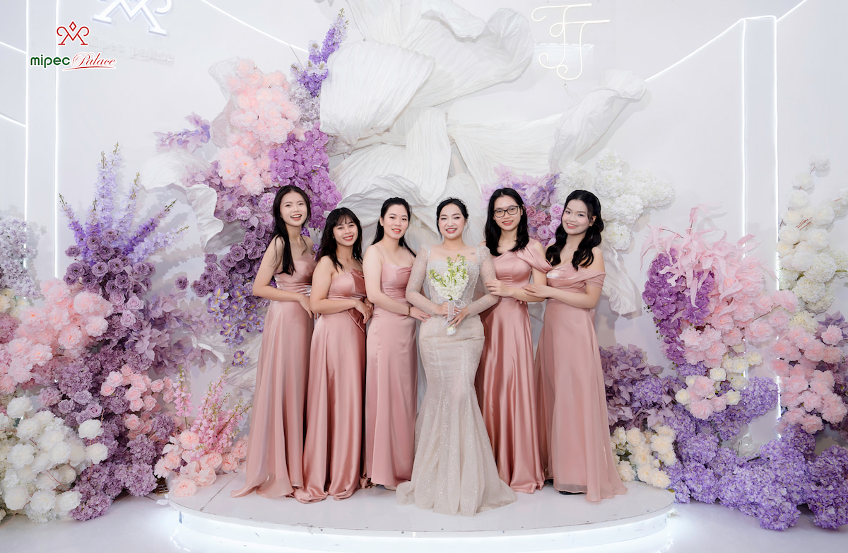 Phù dâu làm gì trong đám cưới