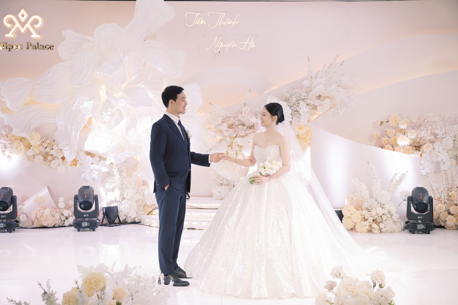 Đặt tiệc cưới sớm là bí quyết để đảm bảo ngày trọng đại diễn ra suôn sẻ