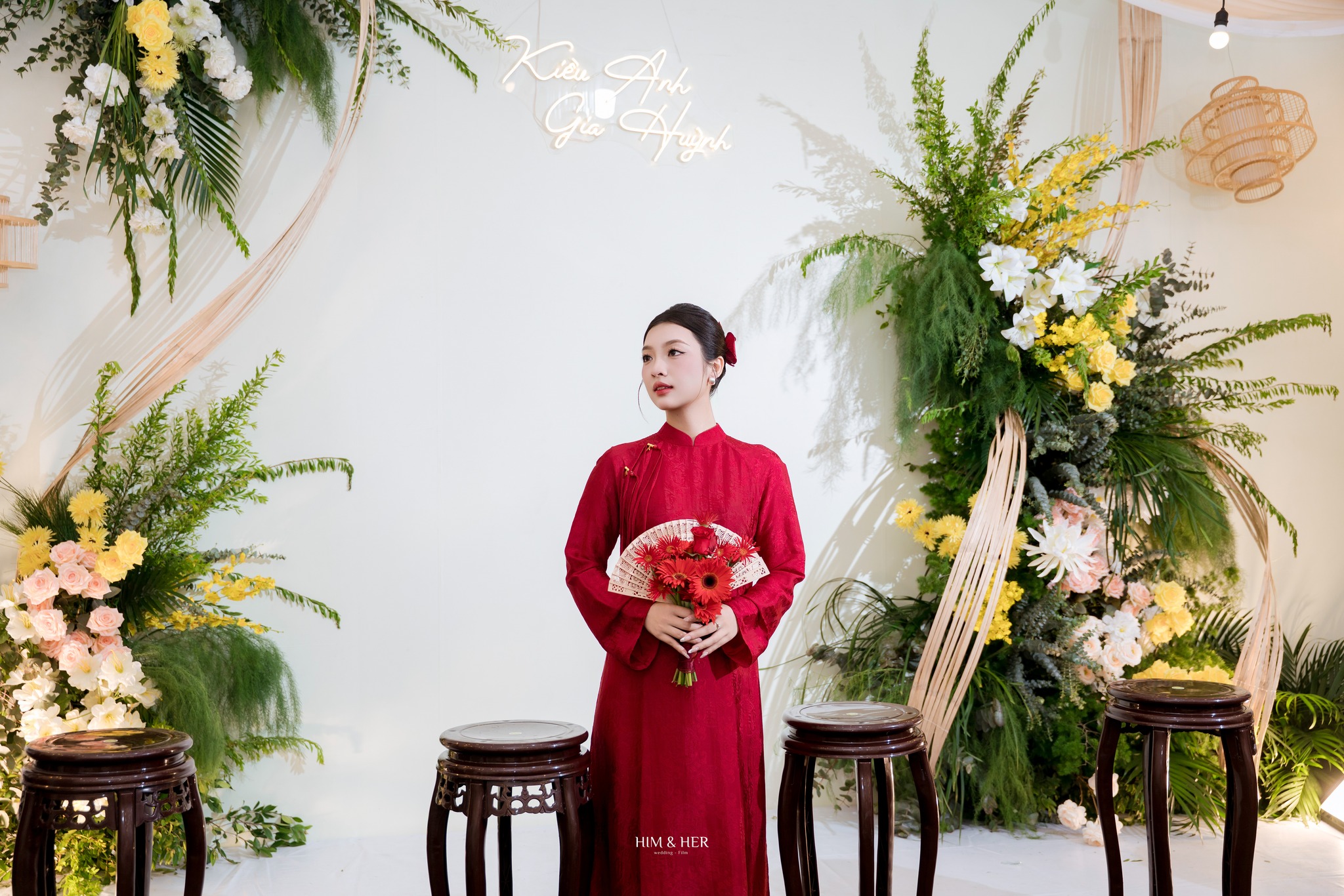 10+ Kiểu Hoa Cưới Cầm Tay Cô Dâu Phổ Biến Hiện Nay 7 Hoa cưới dạng quạt mang vẻ đẹp truyền thống phù hợp khi mặc cùng áo dài