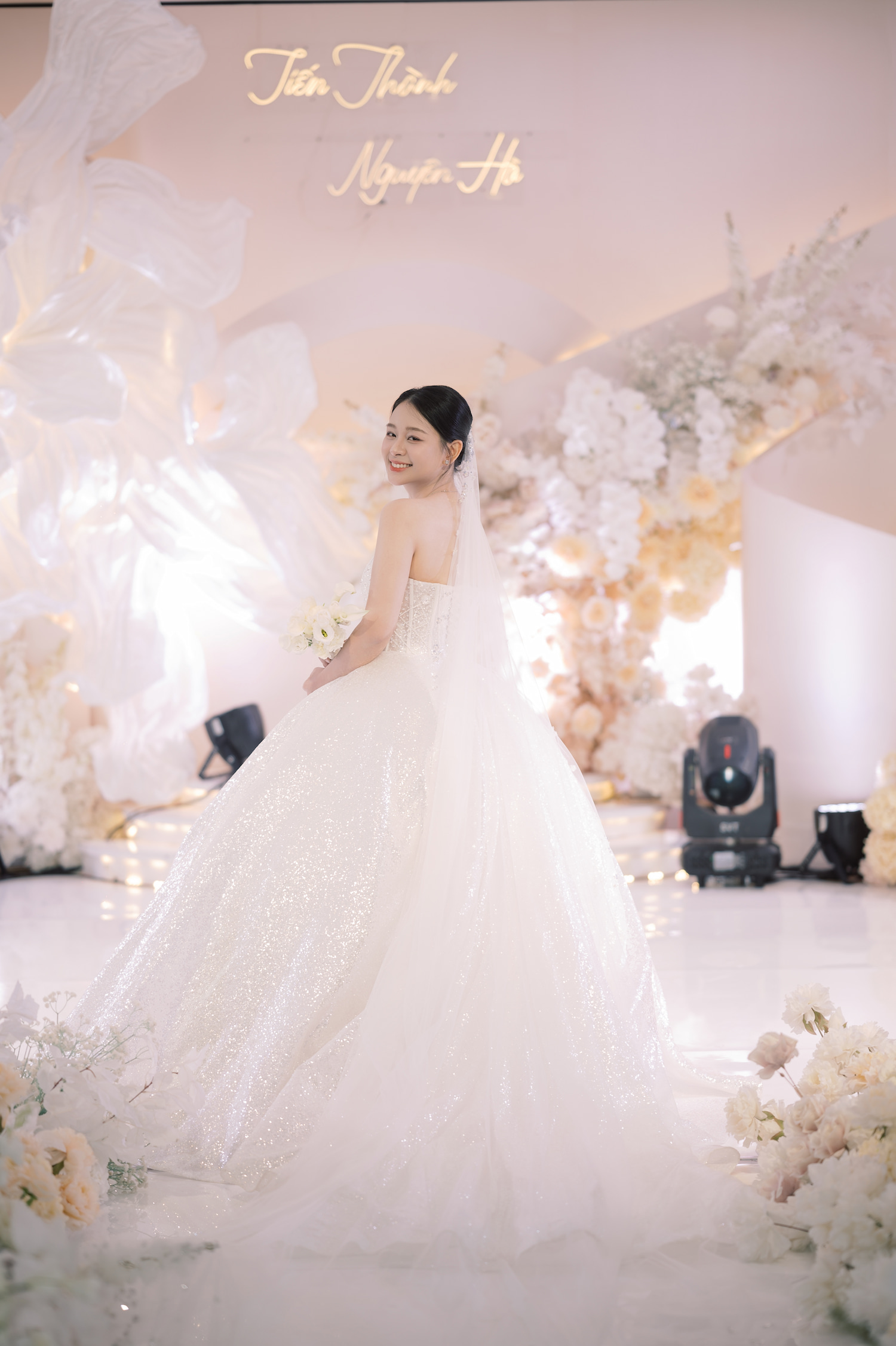 khoanh khac hanh phuc tai sanh tiec salon 2 mipec palace