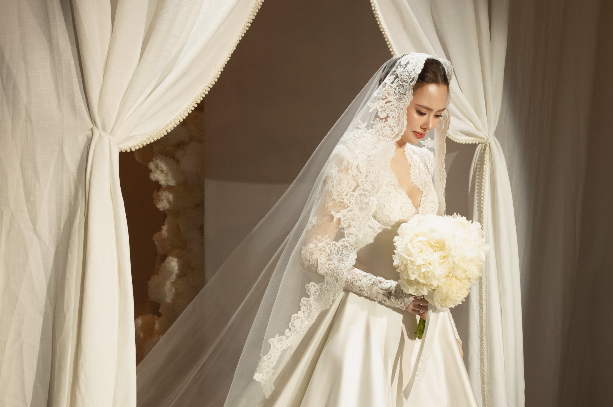 10+ Kiểu Hoa Cưới Cầm Tay Cô Dâu Phổ Biến Hiện Nay 5 Kiểu hoa cưới cầm tay cô dâu dáng tròn