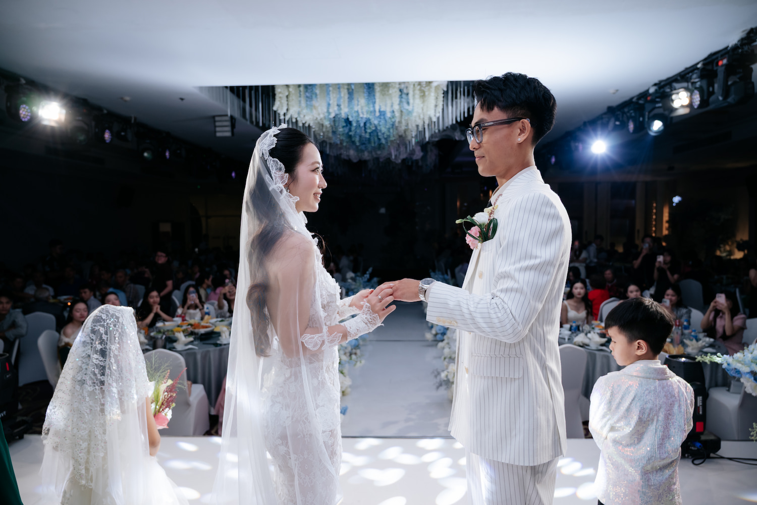 Không nên đeo nhẫn cưới trước khi tổ chức hôn lễ