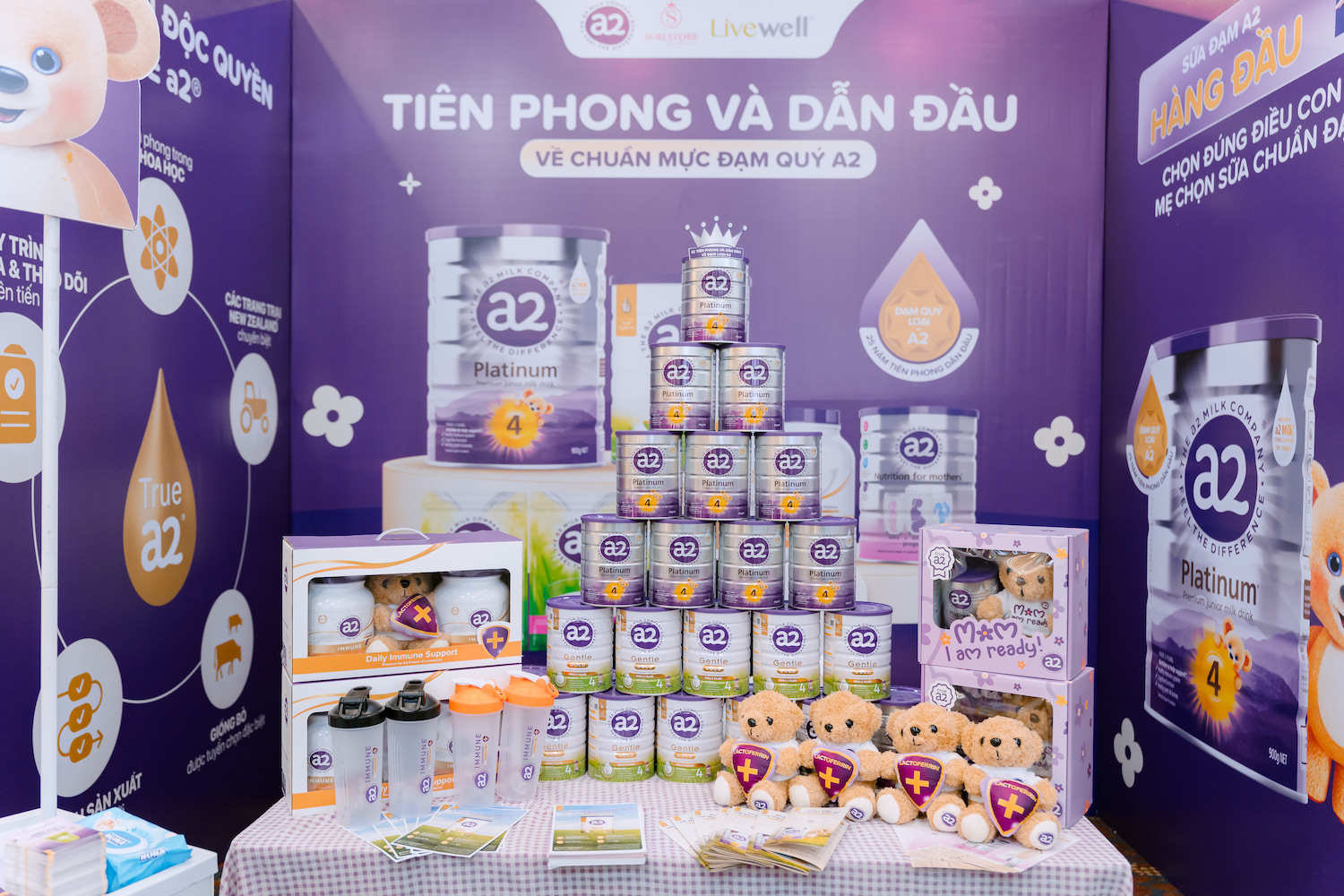 Các gian trưng bày sản phẩm được sắp xếp chỉn chu