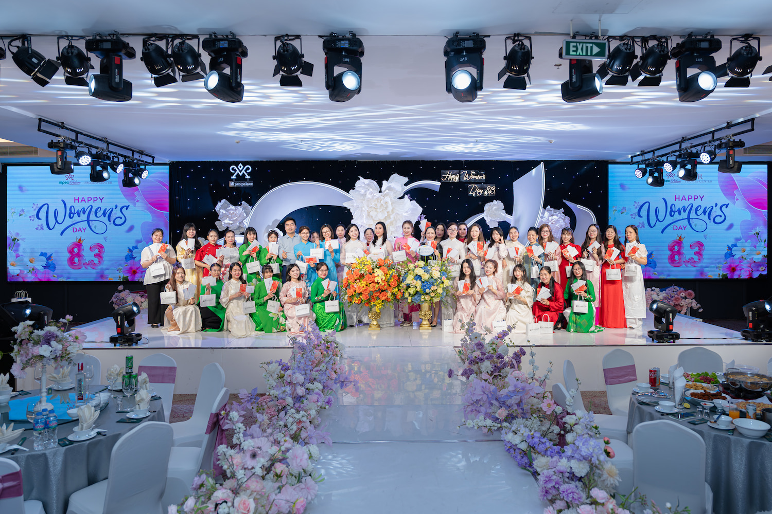 Mipec Palace Hưởng Ứng Tuần Lễ Áo Dài & Chào Mừng Ngày Quốc Tế Phụ Nữ 8/3/2026 5 Ban lãnh đạo Mipec Palace gửi tặng những món quà ý nghĩa đến các nữ CBNV nhân ngày 8/3