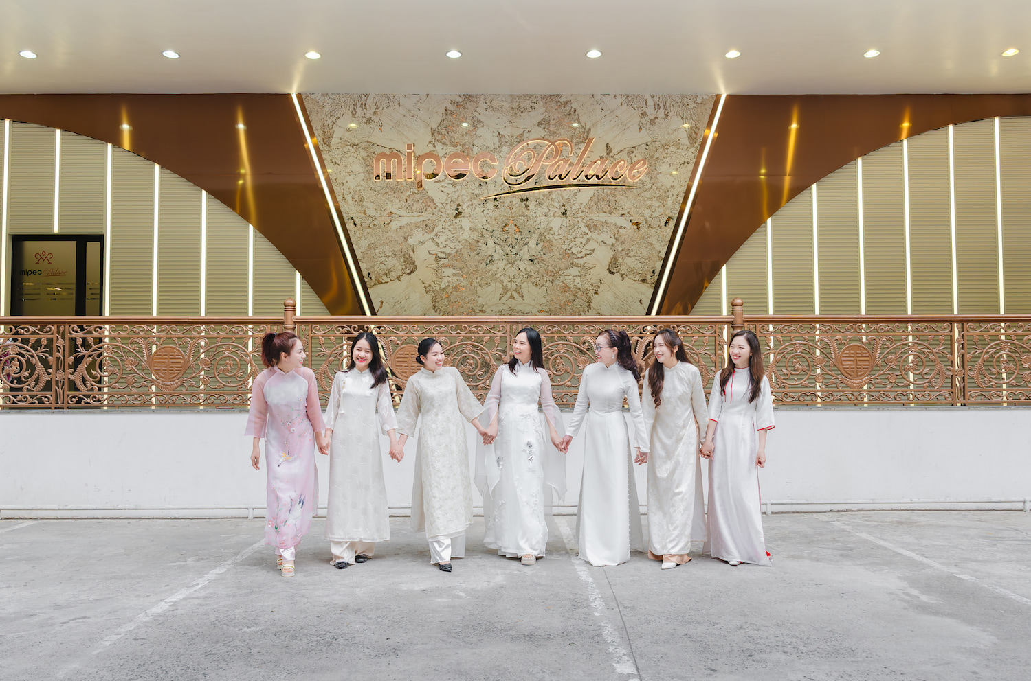Mipec Palace Hưởng Ứng Tuần Lễ Áo Dài & Chào Mừng Ngày Quốc Tế Phụ Nữ 8/3/2026 4 cbnv nu mipec palace