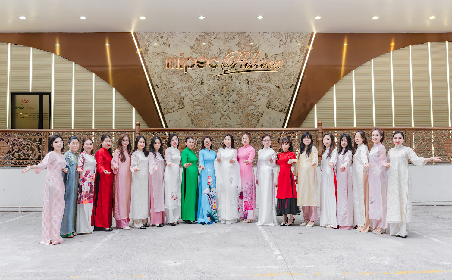 Mipec Palace Hưởng Ứng Tuần Lễ Áo Dài & Chào Mừng Ngày Quốc Tế Phụ Nữ 8/3/2026 2 Mipec Palace hân hoan chào mừng ngày Quốc tế Phụ nữ 8/3