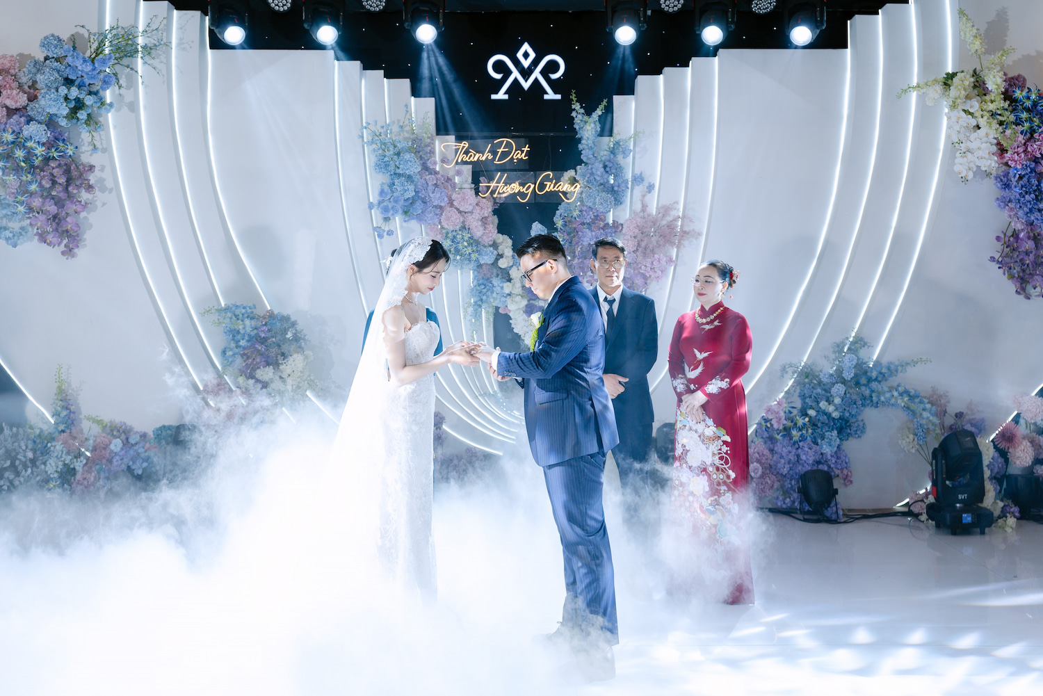 Nhẫn cưới đeo tay nào là đúng