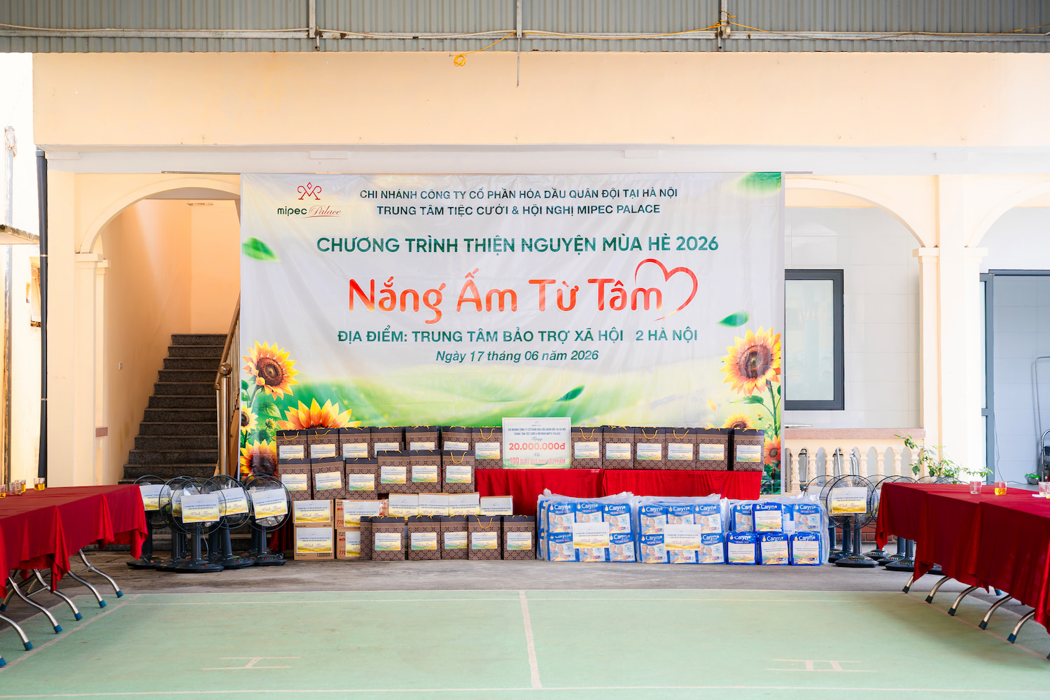 Chương Trình Thiện Nguyện 2026 - Nắng Ấm Từ Tâm 2 Những phần quà ý nghĩa trong chương trình “Nắng Ấm Từ Tâm” của Mipec Palace