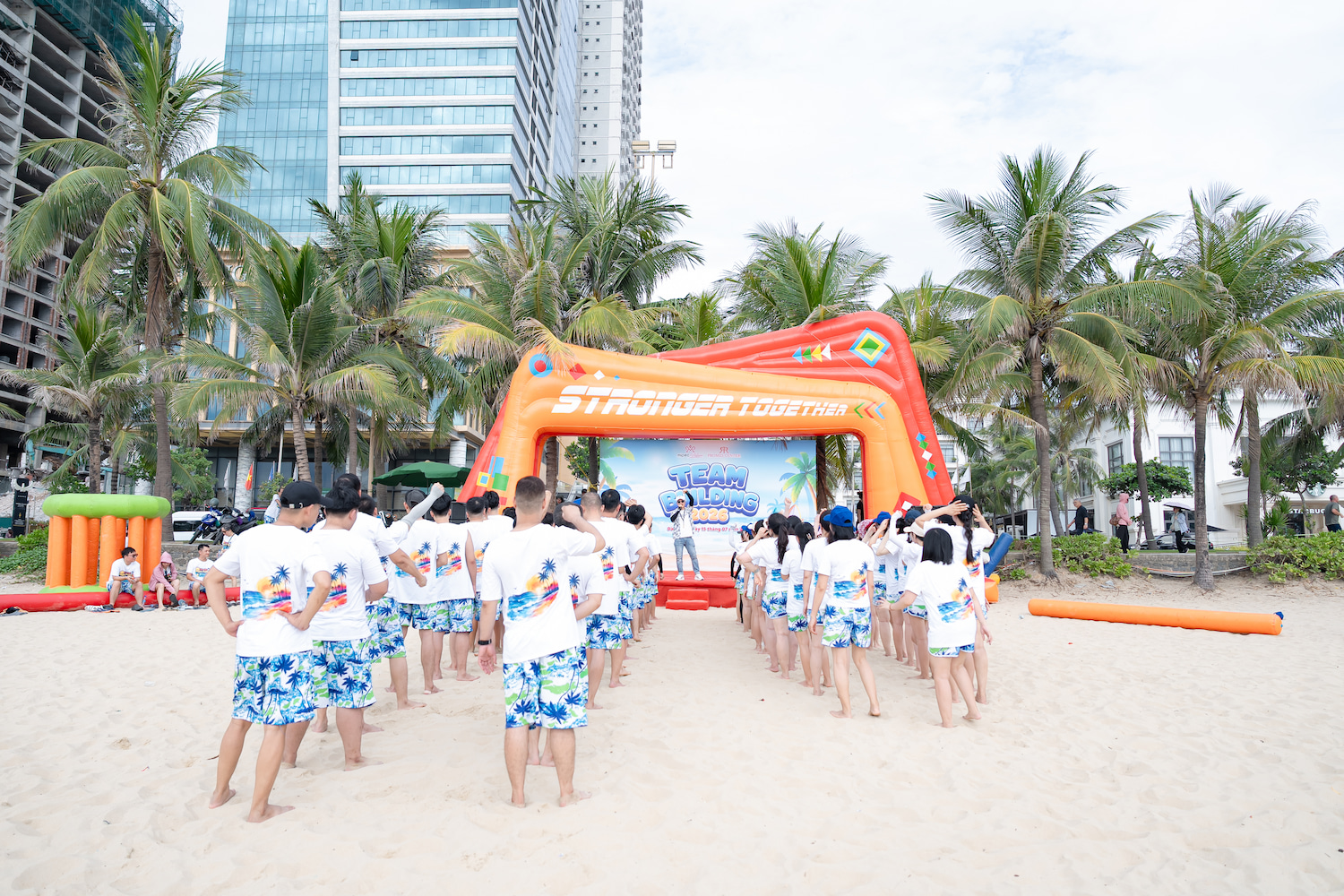 Teambuilding Hè 2026 Mipec Palace Tại Đà Nẵng 5 Các đội chơi chuẩn bị bước vào thử thách trong chương trình teambuilding