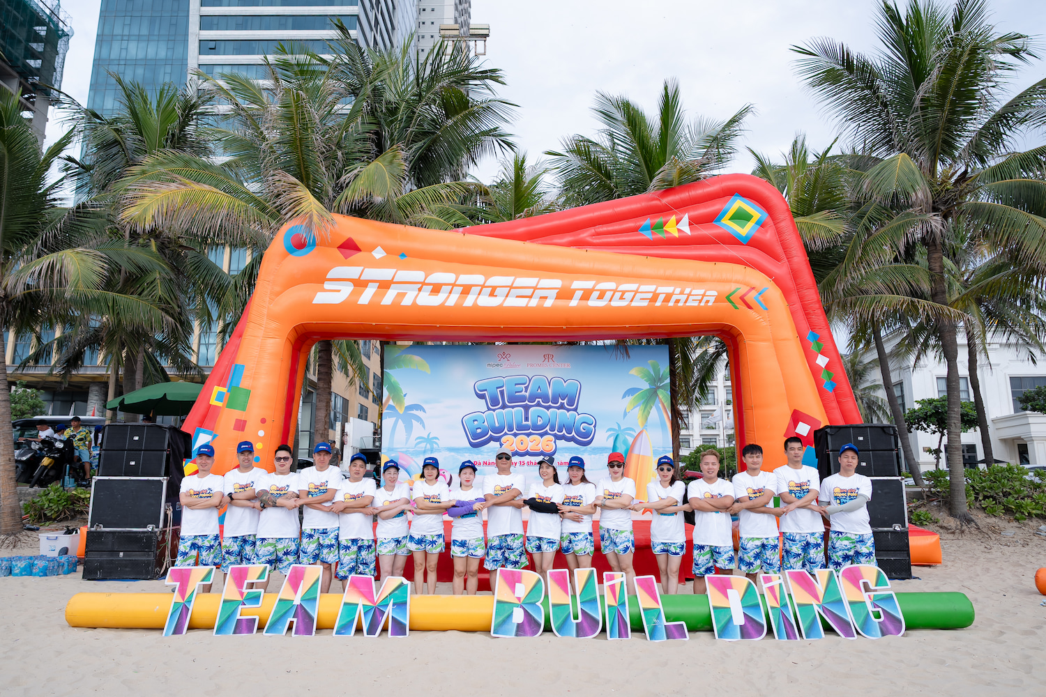 Teambuilding Hè 2026 Mipec Palace Tại Đà Nẵng 3 Các phòng ban cùng nhau lưu giữ những kỷ niệm đẹp