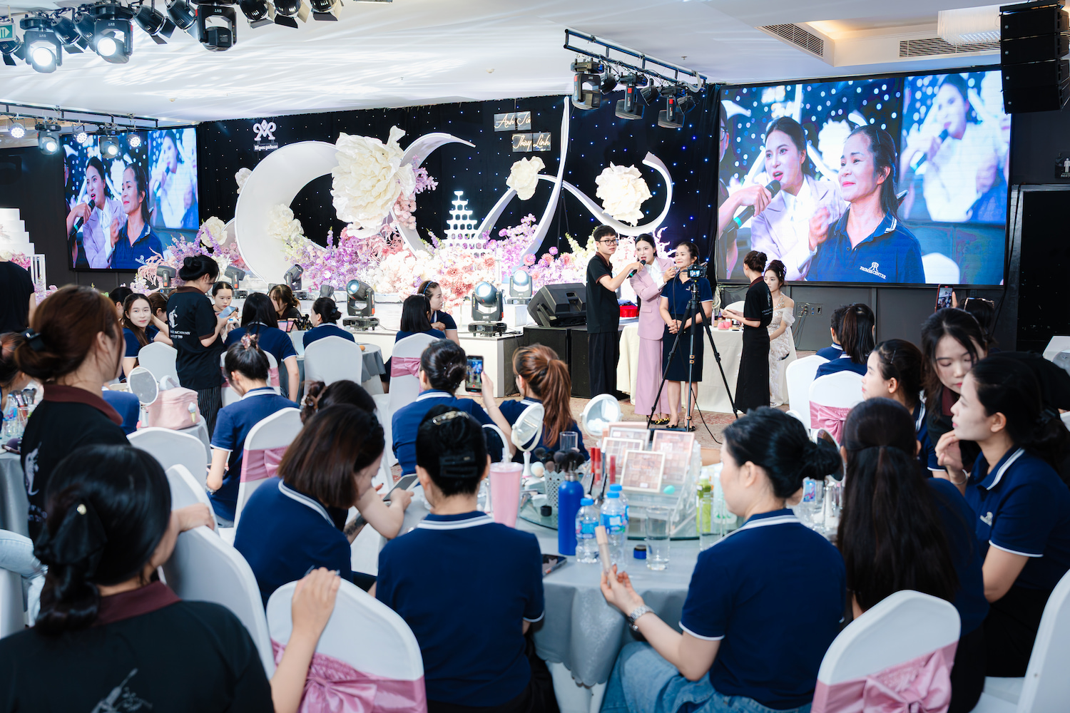 Chuyên gia trực tiếp sửa lỗi và hướng dẫn kỹ thuật makeup phù hợp với từng khuôn mặt