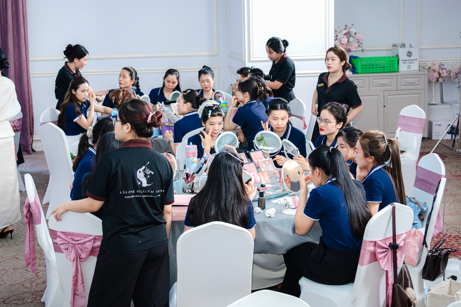 Không khí buổi workshop đầy tập trung và chăm chú