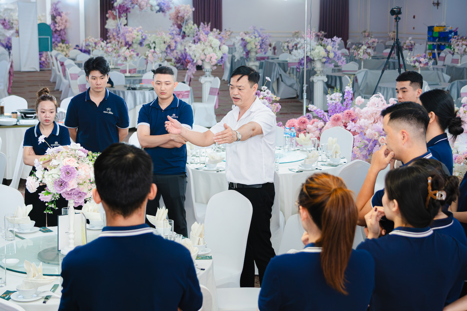 Mipec Palace Tổ Chức Chương Trình Đào Tạo Nghiệp Vụ Nhà Hàng 5 Không khí học tập sôi nổi trong khóa đào tạo nghiệp vụ nhà hàng