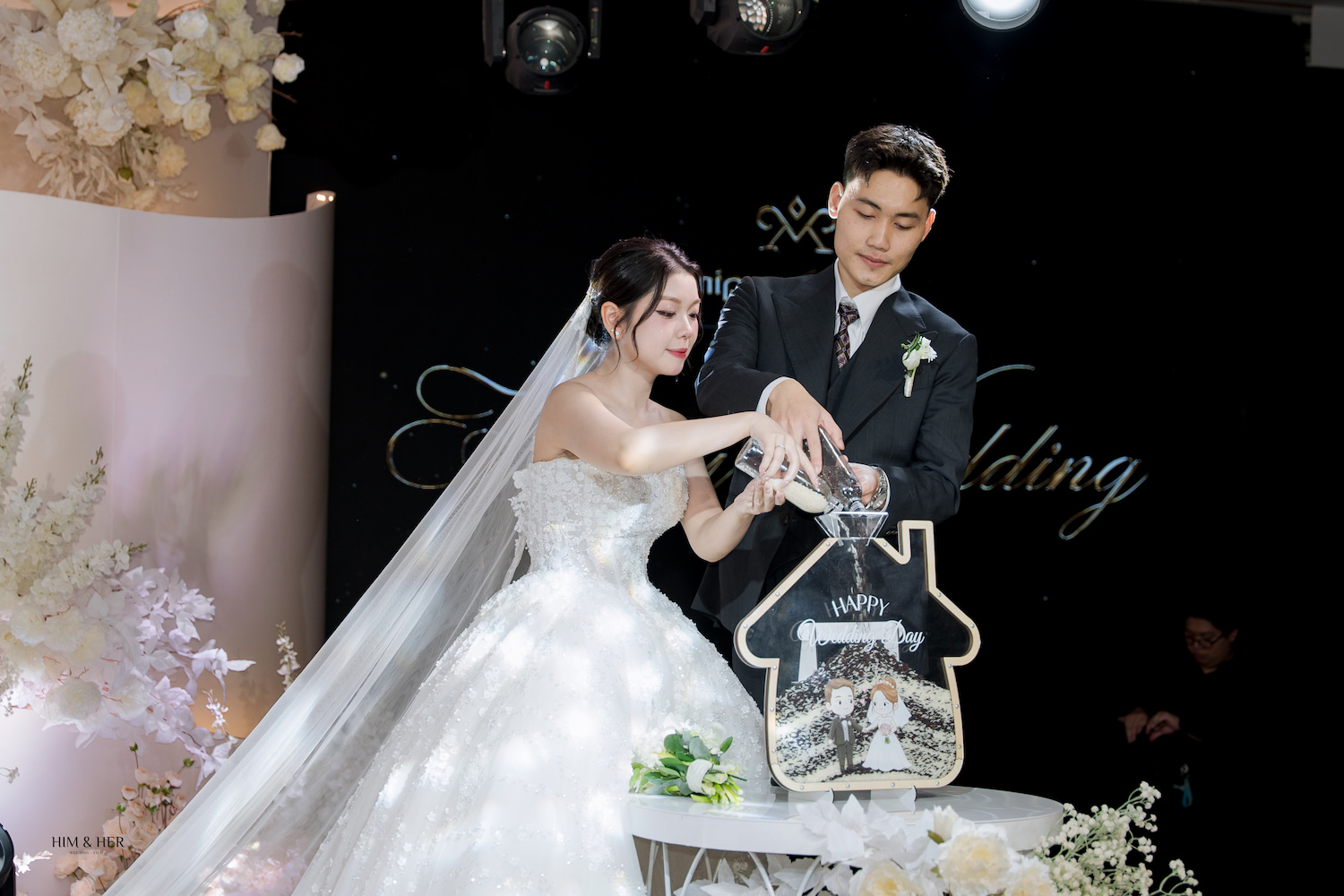Nghi thức rót gạo trong đám cưới