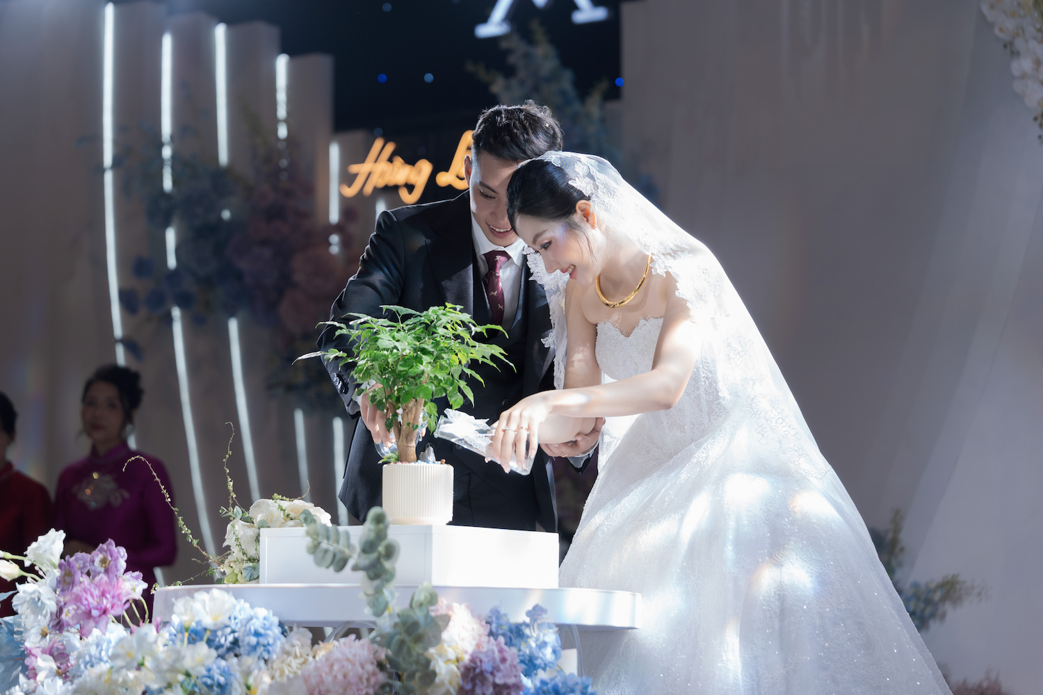 Hình ảnh nghi thức tưới cây hạnh phúc tại Mipec Palace