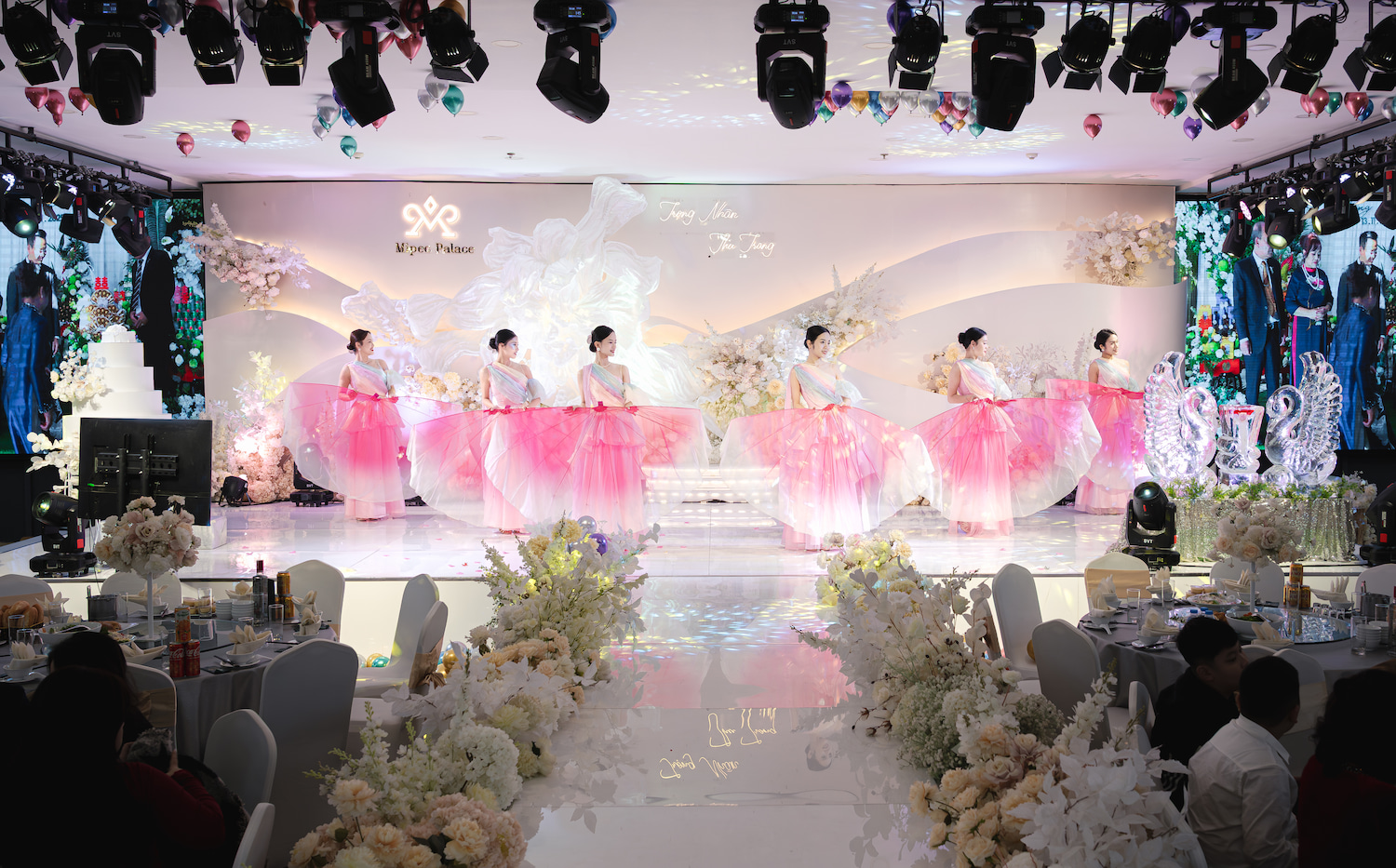 Dịch Vụ Múa Chúc Phúc Trong Lễ Cưới Tại Mipec Palace 4 Màn múa chúc phúc tạo điểm nhấn cho chương trình lễ cưới
