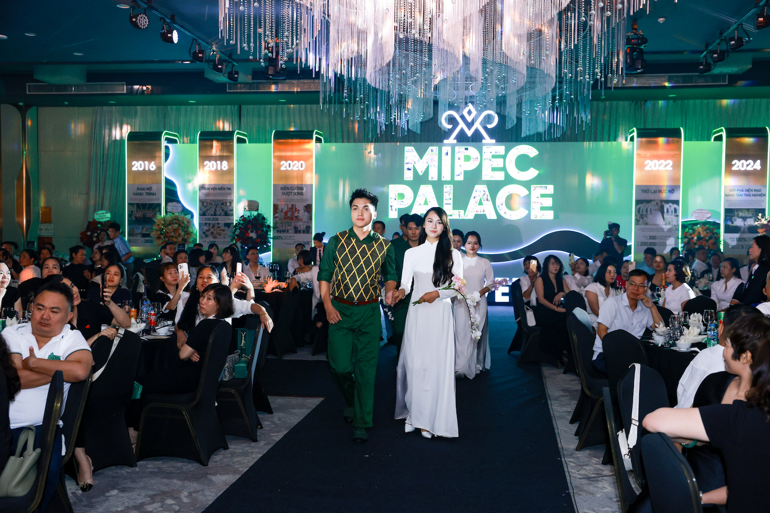 Lễ Kỷ Niệm 10 Năm Thành Lập Mipec Palace 18 tiet muc opening mipec palace 5
